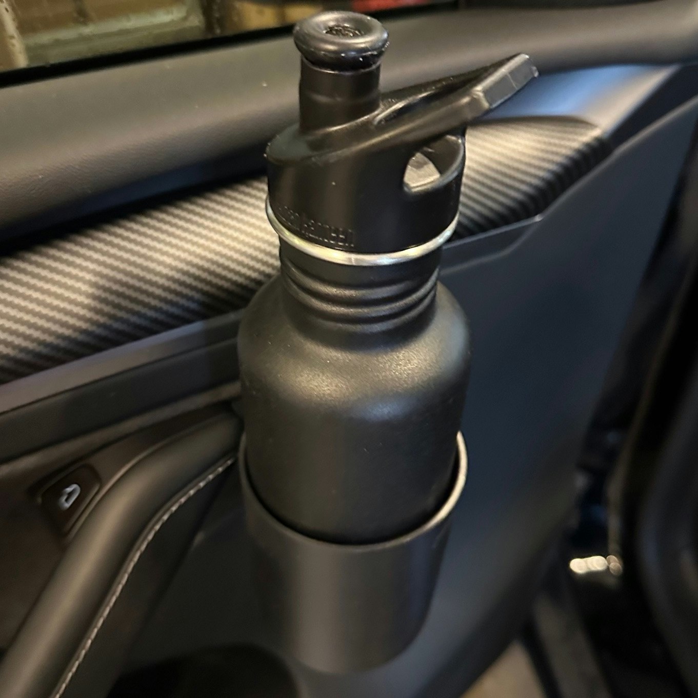 Muki/pulloteline oviin - Tesla Model Y