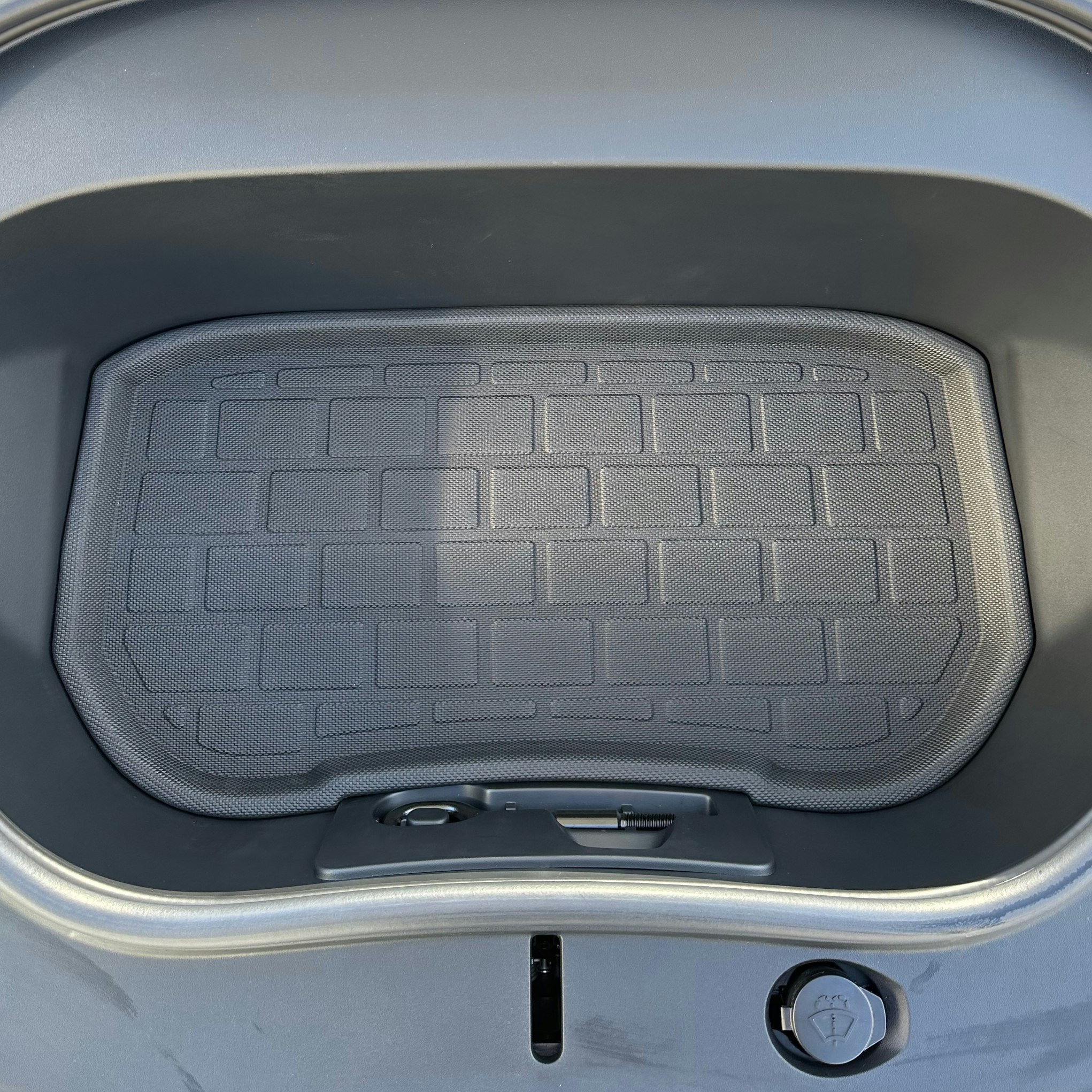 Etutavaratilan (frunk) suojamatto, ruudullinen – Tesla Model 3 Highland