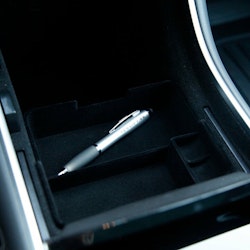 Säilytyslaatikko keskikonsoliin - Tesla Model 3