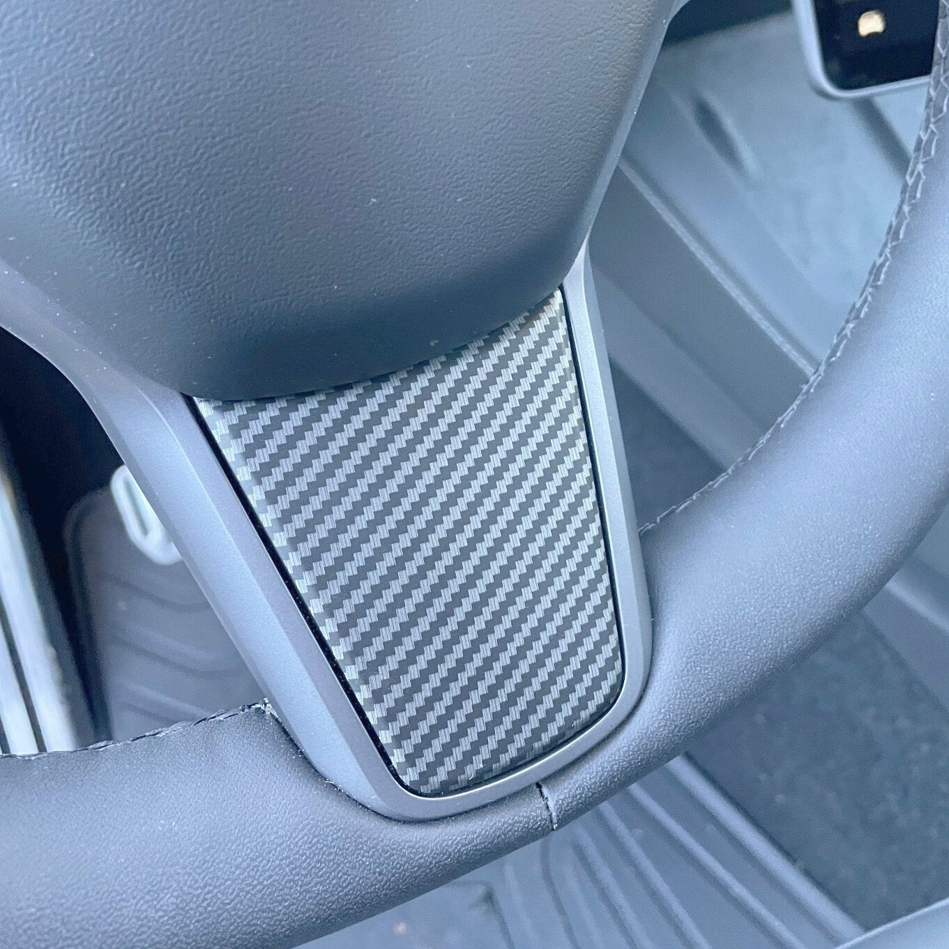 Ohjauspyörän paneelit - hiilikuitu - matta - Tesla Model 3 / Y