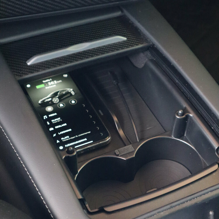Langaton matkapuhelimen laturi Tesla Model S / X:lle