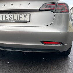 Sivuvalojen paneelit. Kiiltävää hiilikuitua - Tesla Model S/3/X/Y