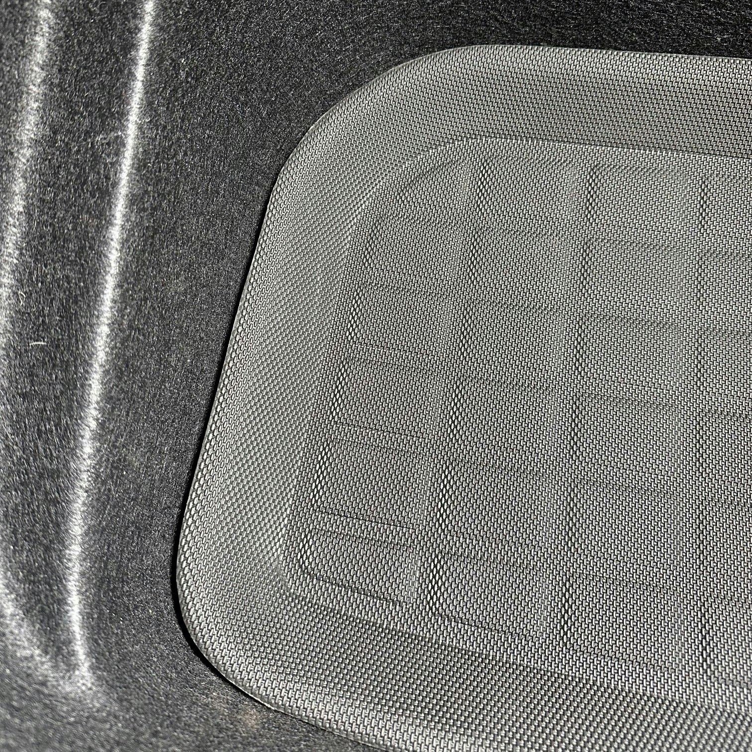 Tavaratilan matto XPE - ruudullinen - Tesla Model Y