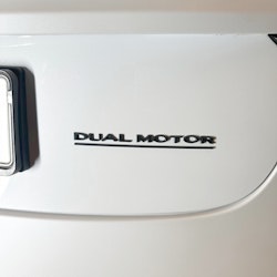 Tarra Dual Motor, mattamusta mustalla viivalla - Tesla Model S/3/X/Y
