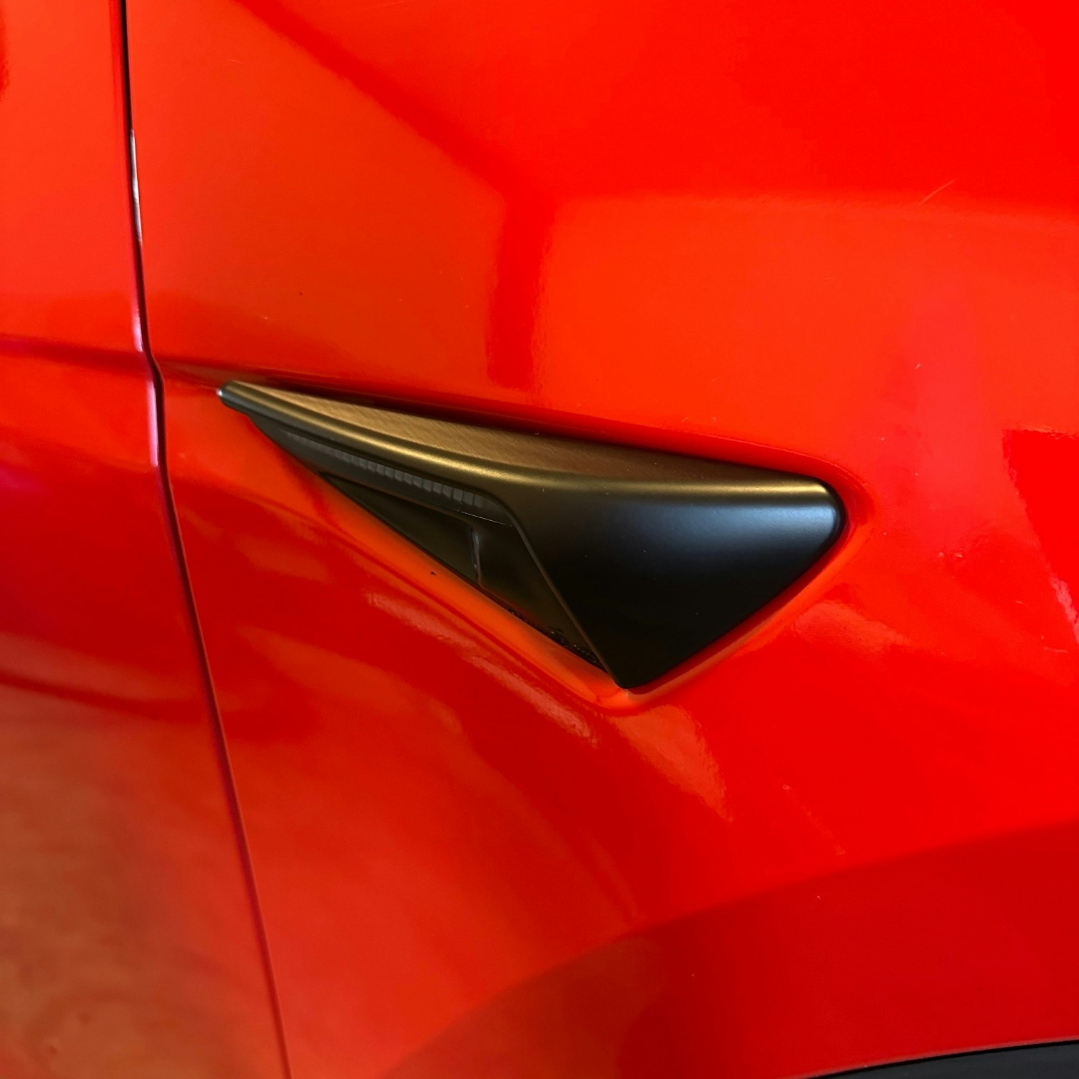 Paneelit sivuvilkkuihin - mattamusta - Tesla Model S/3/X/Y