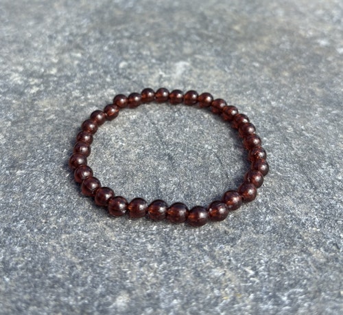 Brunt armband med akrylpärla