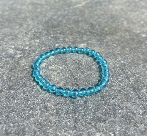 Turkosblå armband med akrylpärlor