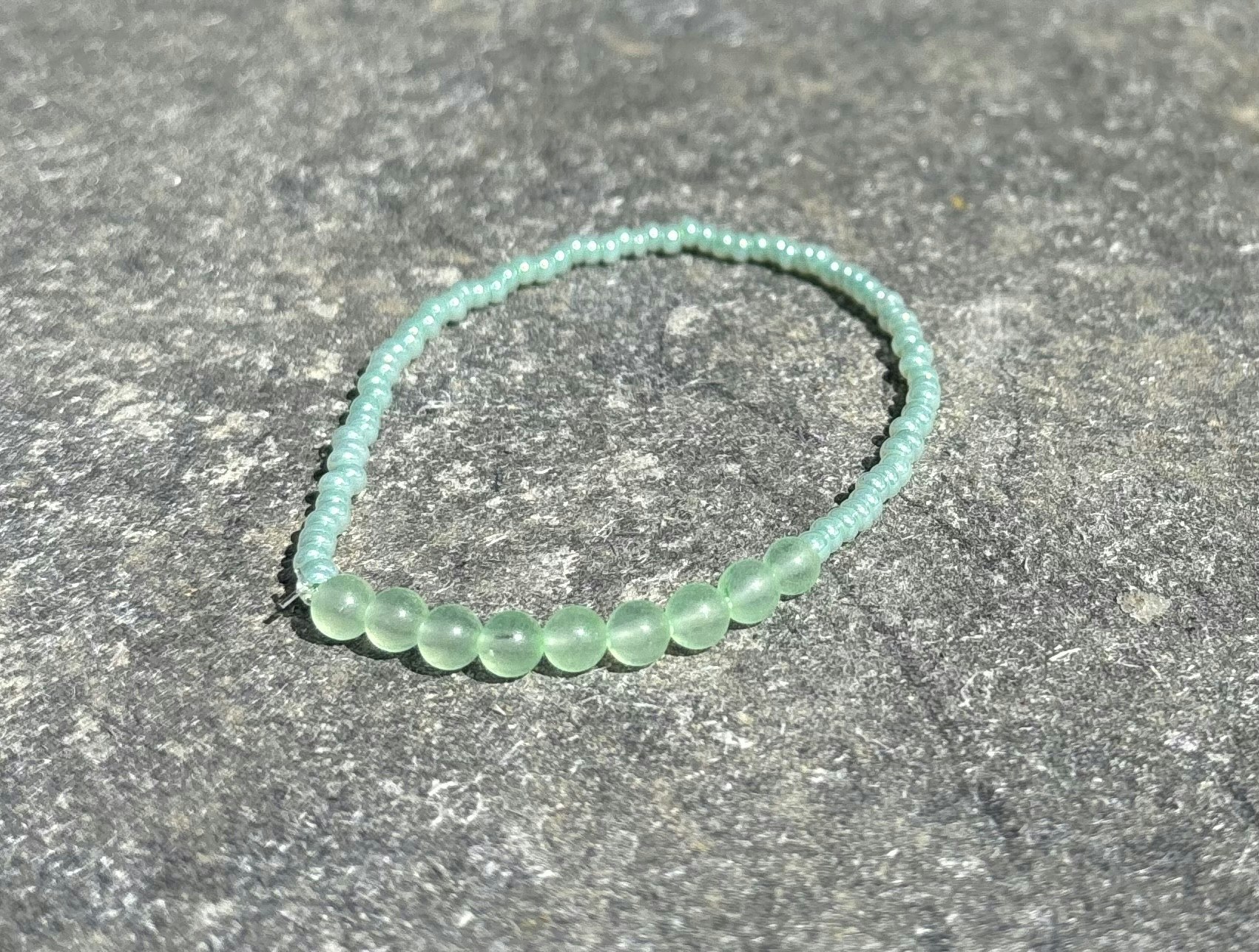 Mintgrönt armband med seed beeds och malaysia jade pärlor