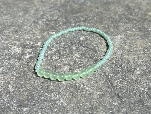 Mintgrönt armband med seed beeds och malaysia jade pärlor