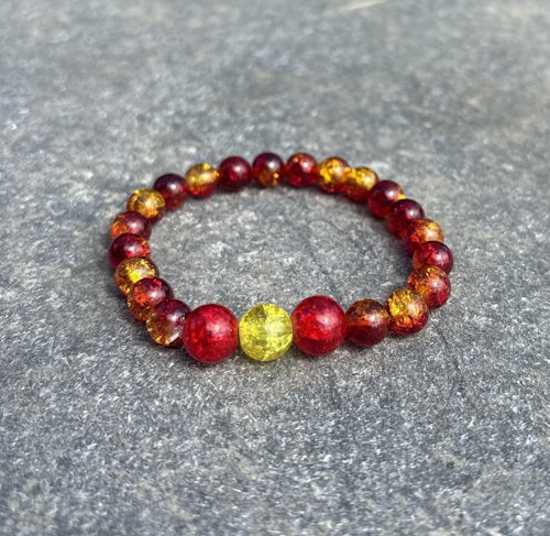 Gul/röd armband med krackelerade glaspärlor