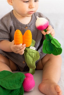 OLI & CAROL- Kendall the Kale Mini Doudou-Teether