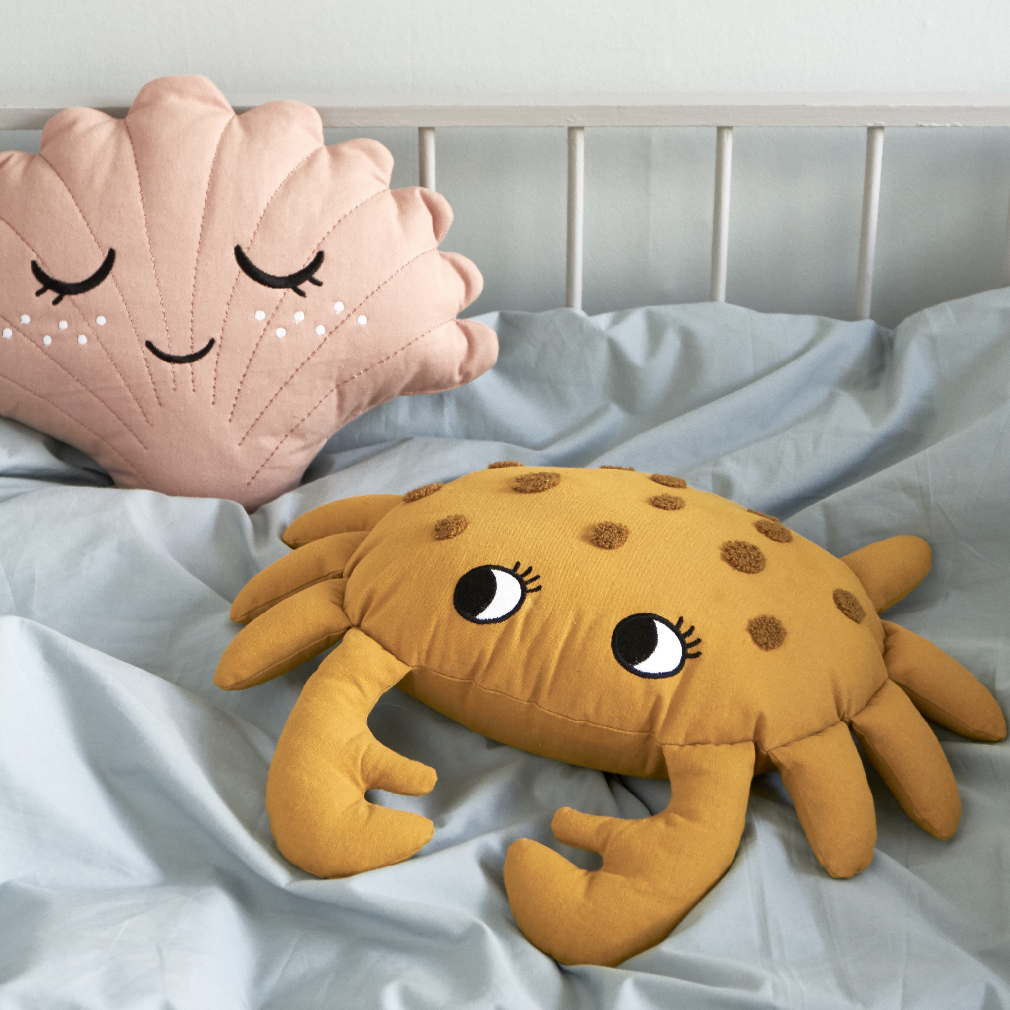 Roommate - Crab cushion/ kudde