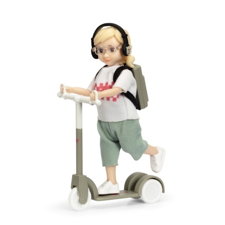 LUNDBY- Docka med sparkcykel/dockor