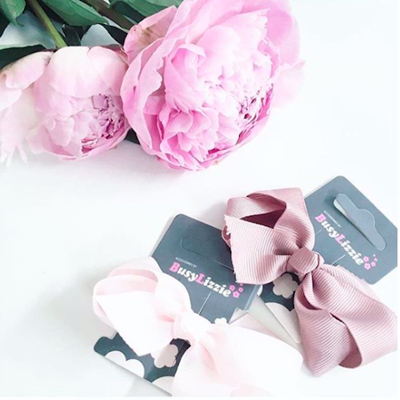 Busy Lizzie Hårclip med rosett Medium- Powder pink