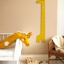 Roommate- Growth Chart Giraffe - Ochre/ babyrum
