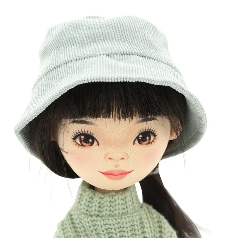 Orange Toys- Lilu in a Green Sweater/ docka
