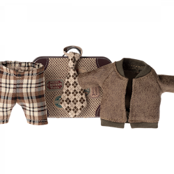 Maileg- Jacka, byxor och slips  i en liten resväska, Morfar/ Grandpa mouse SS24