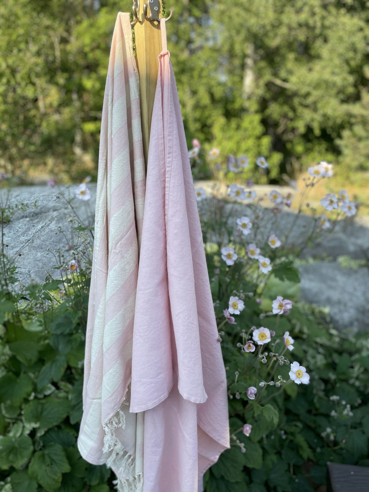 Badlakan handduk i linne rosa by unique - Linen by UNIQUE