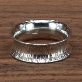 Handsmidd konkav ring