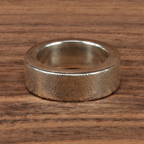 Handsmidd kraftig ring