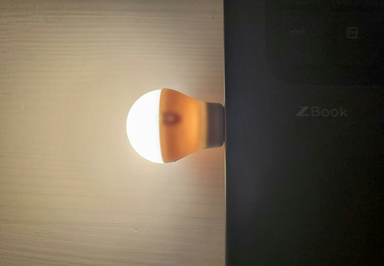 1 st rund USB-lampa / boklampa med varmt ljus