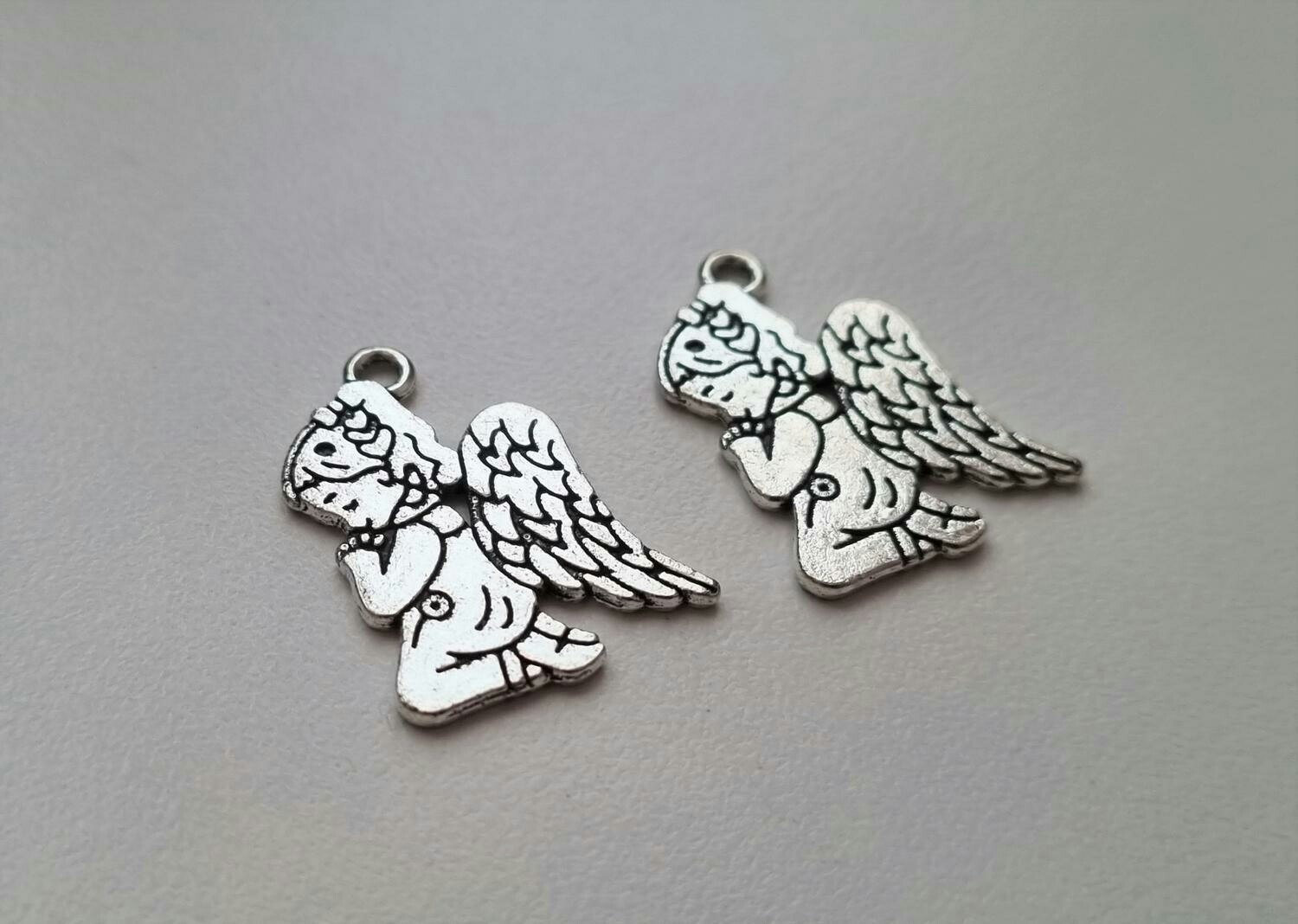 2 st Änglar berlocker / charms (silverfärgade)