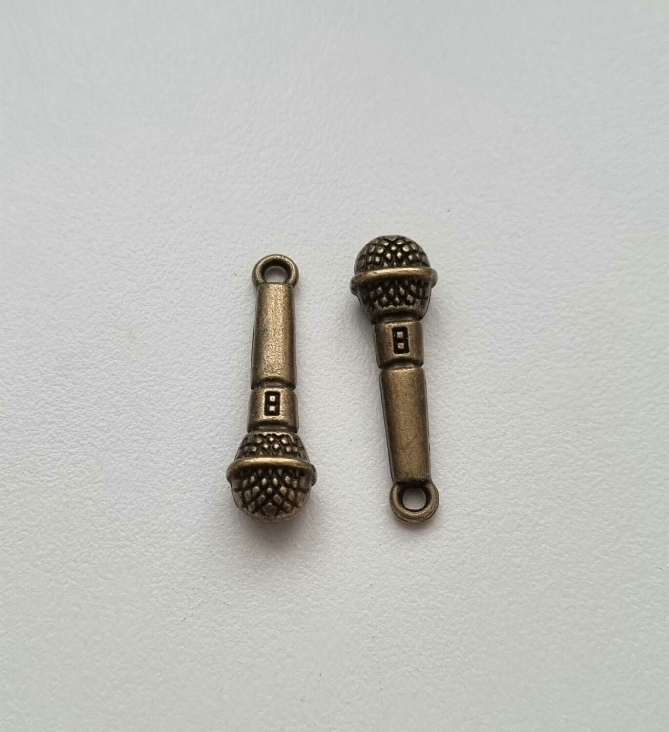 2 st miniatyrer berlocker Mikrofon (bronsfärgade)