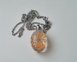 Halsband med oval glasberlock - Orange glasberlock