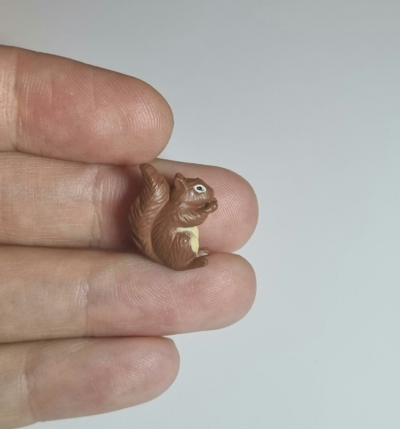 Kylskåpsmagnet Ekorre, miniatyr, minidjur med magnet