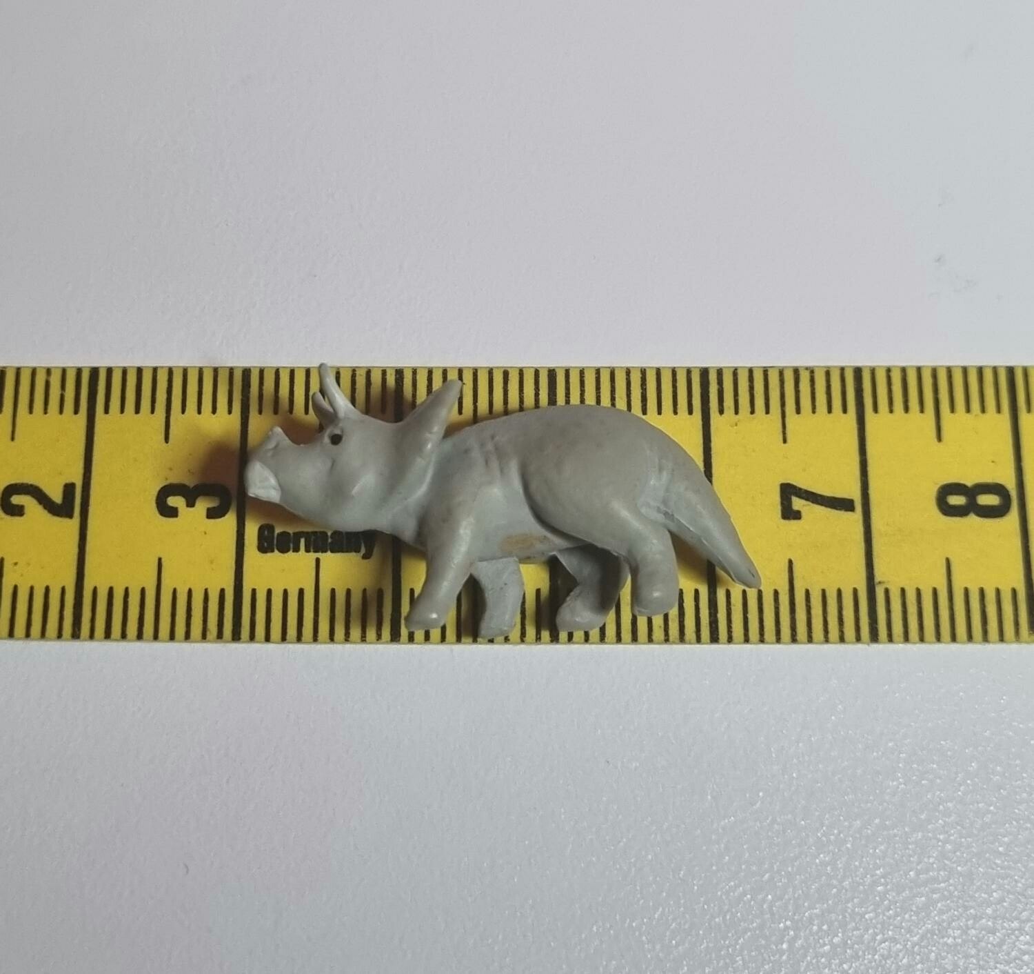 Kylskåpsmagnet Dinosaurie, miniatyr, minidjur med magnet