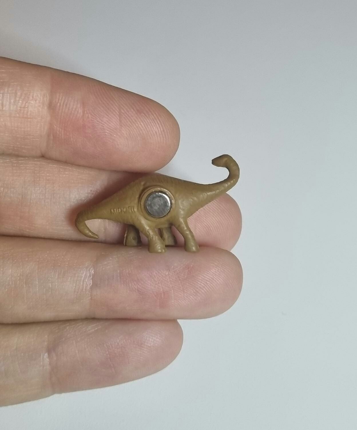 Kylskåpsmagnet Dinosaurie, miniatyr, minidjur med magnet