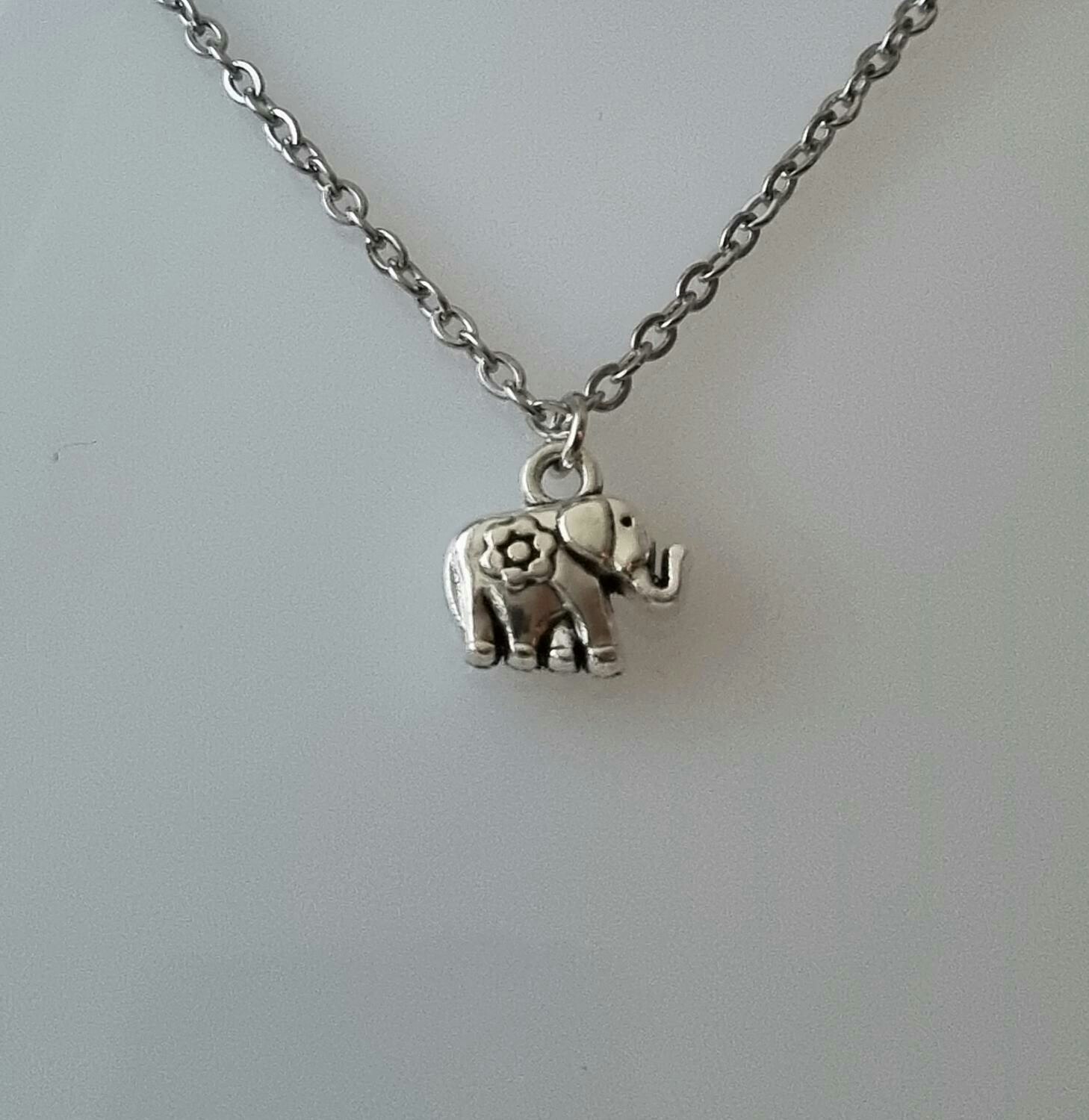 Halsband med en liten elefant elefantberlock / charm - Fyndgren