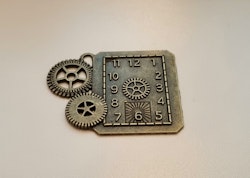 Stor berlock i steampunk, bronsfärgad klockberlock