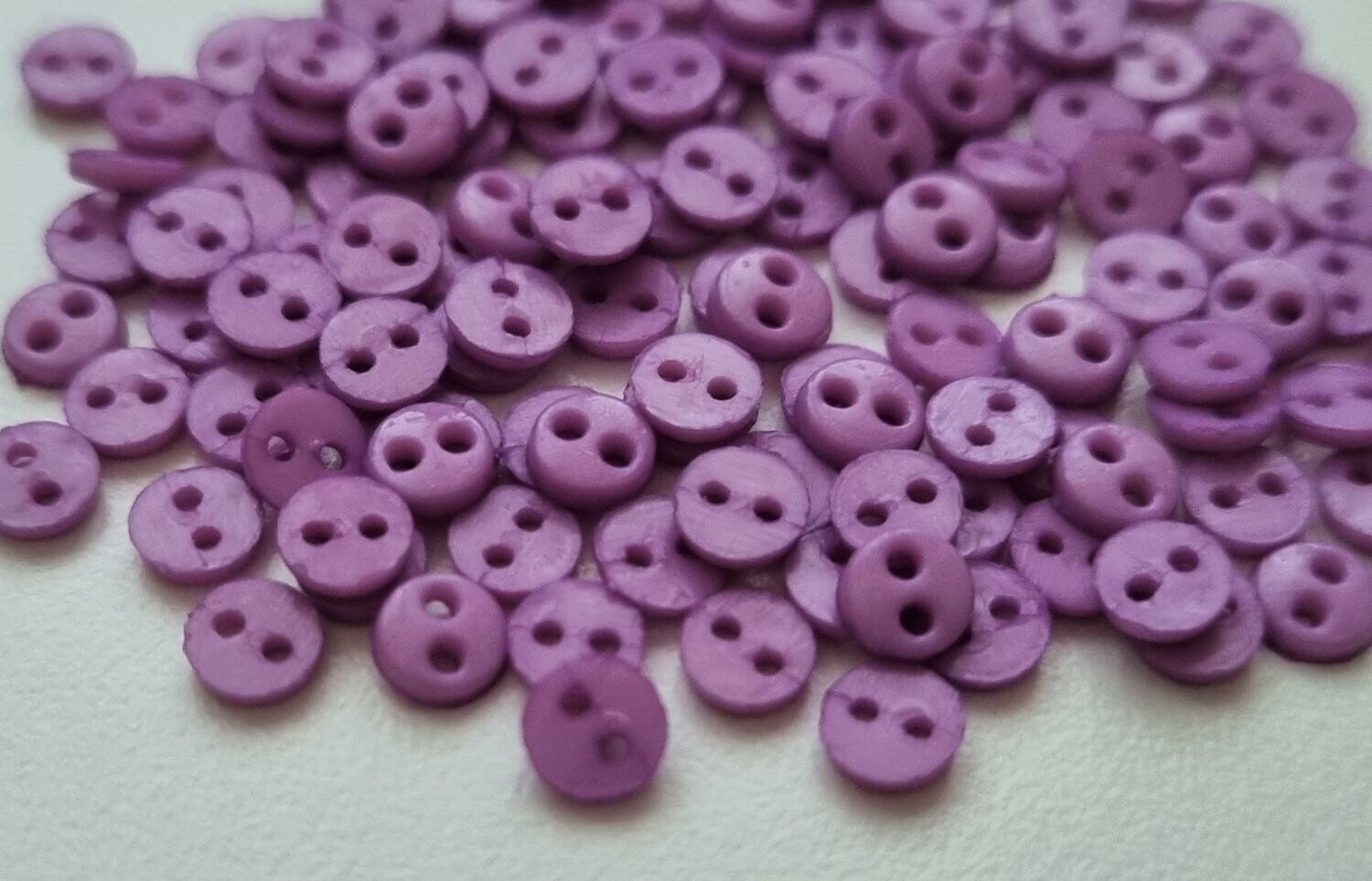 30 st lila knappar / dockknappar miniatyrer (4 mm)