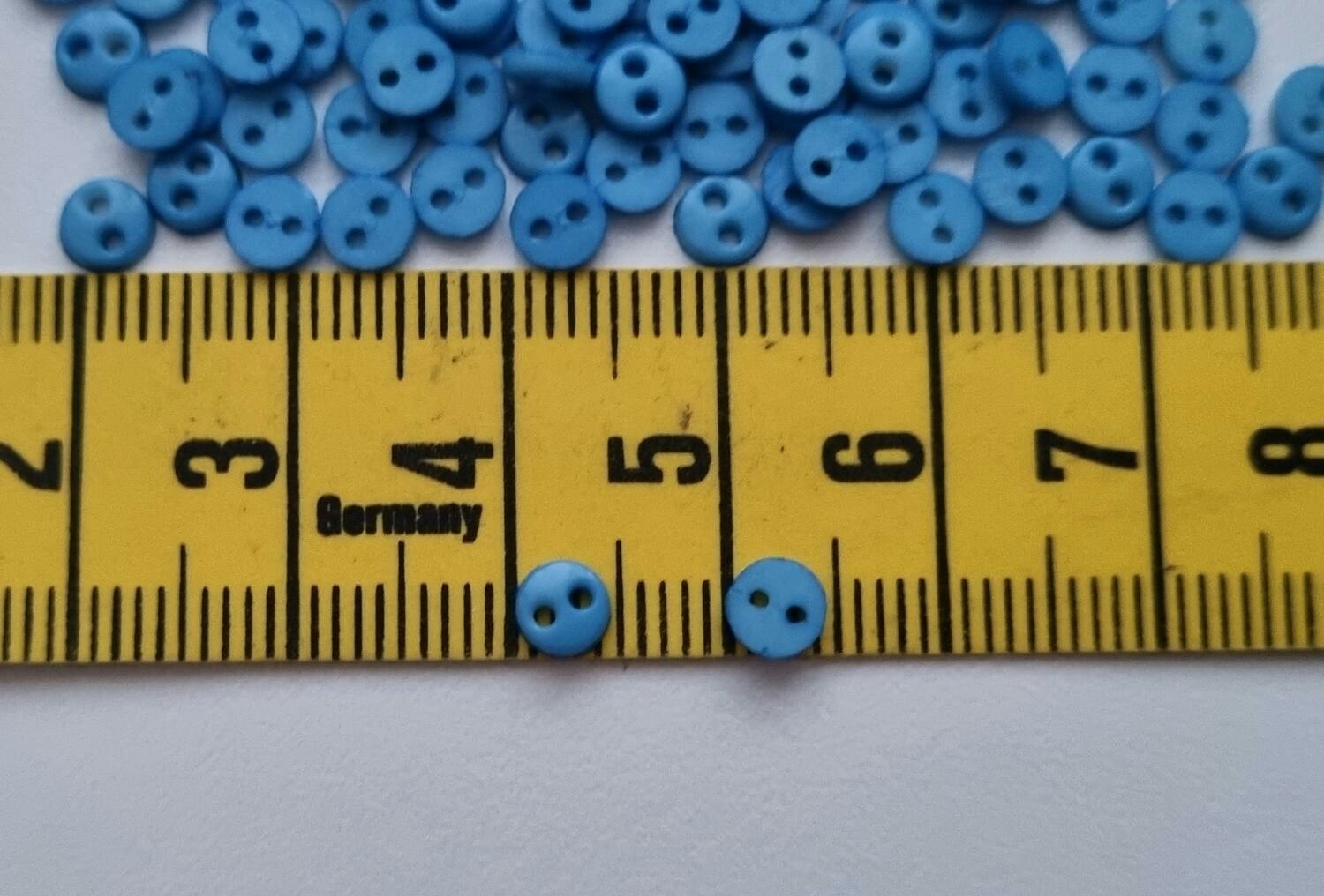 30 st blå knappar / dockknappar miniatyrer (4 mm)