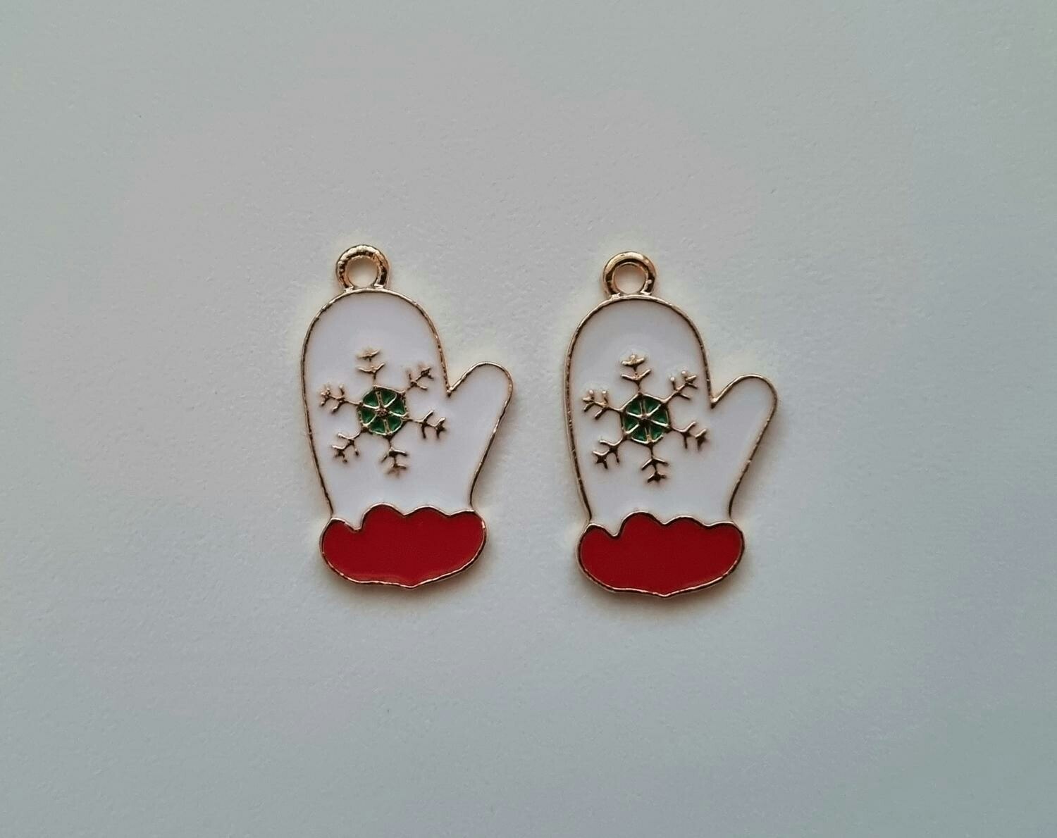2 st julvantar. Hängen / berlocker / charms till jul