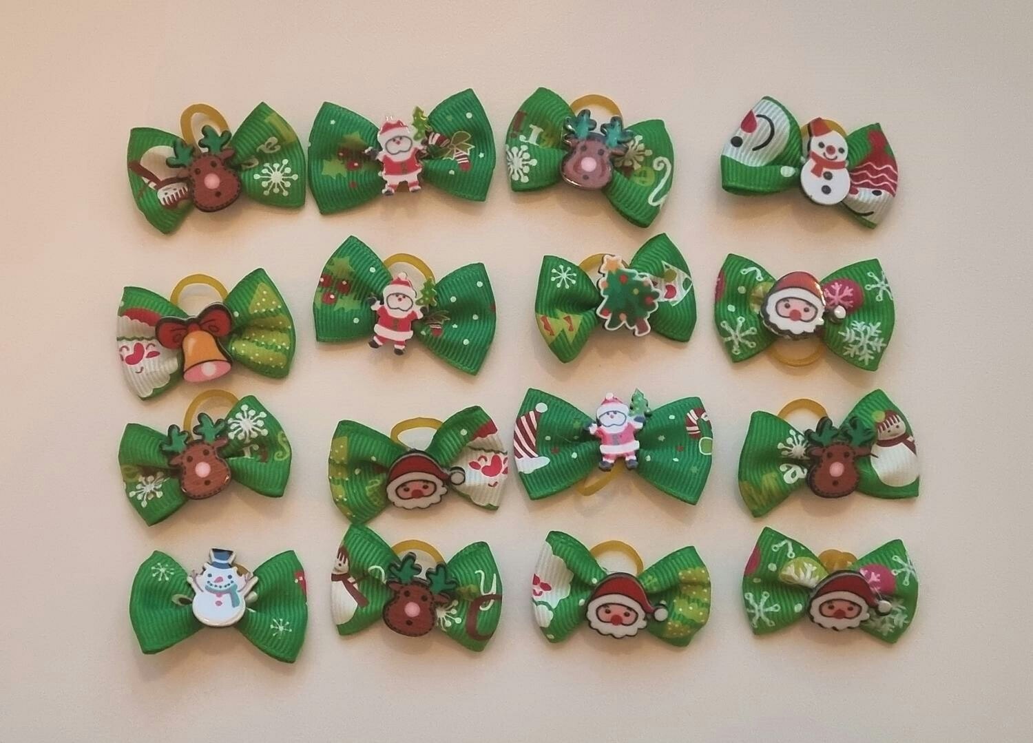1 st grön rosett med jultema. Julrosett för hunden eller katten