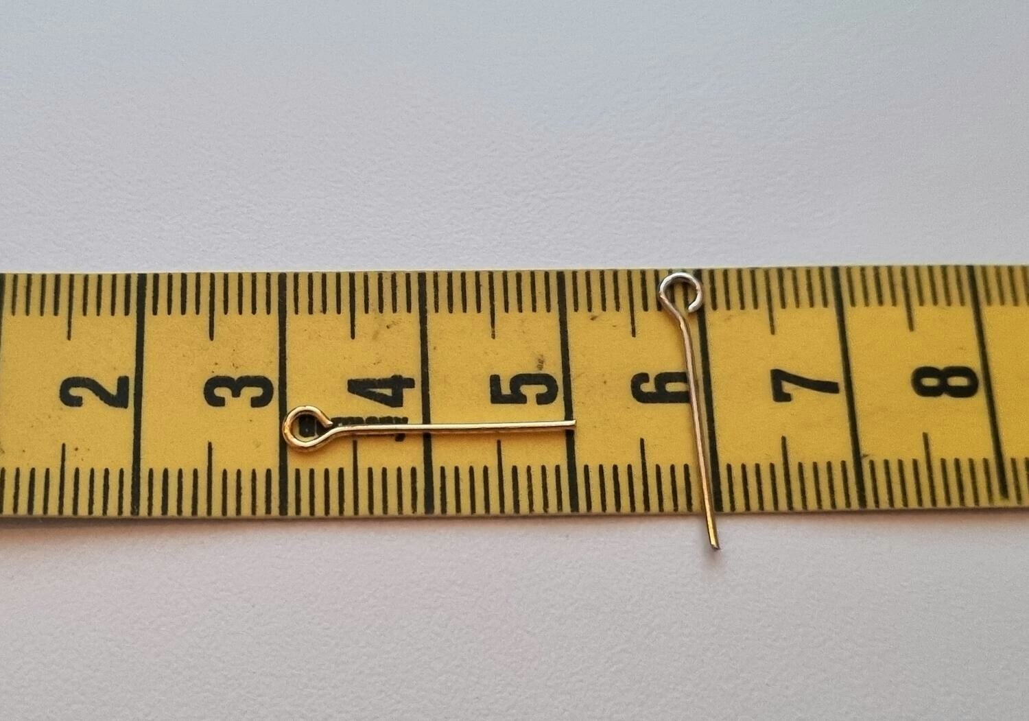 50 st ögelpinnar (20 mm, blandade färger)