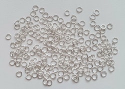 100 st jumprings / bindringar (4 mm, vita/ljus silver)