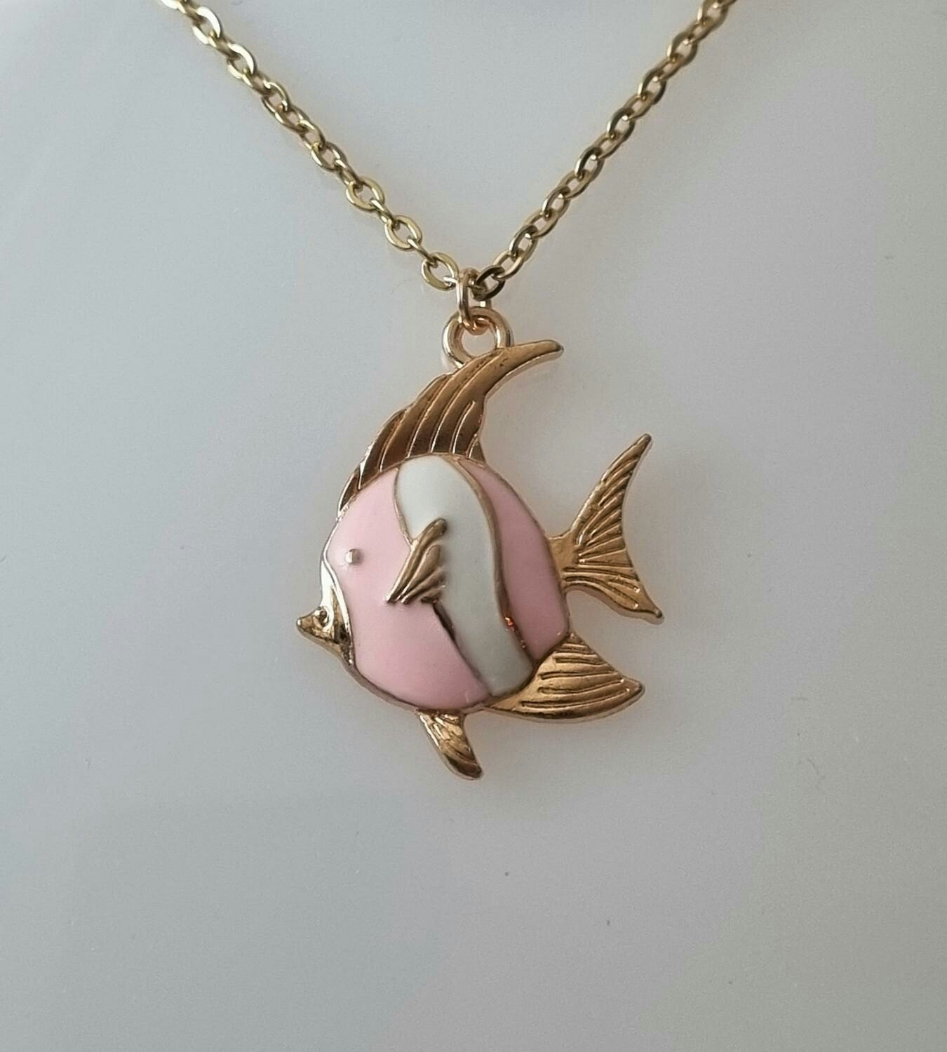 Guldfärgat halsband (50 cm) med fisk som berlock - Fyndgren