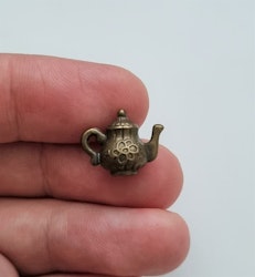Tekanna / vattenkokare. Miniatyr / figurin för dekoration, tittskåp, dockskåp