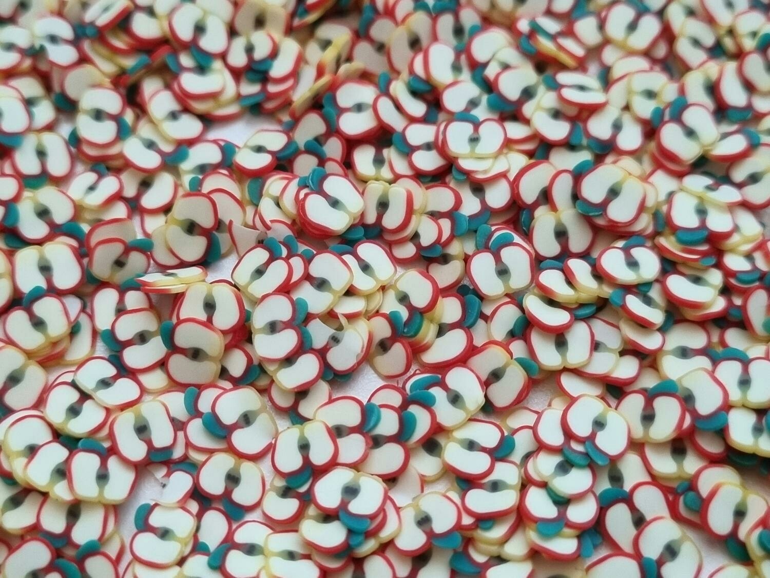 1000 st små frukter (Äpple) av mjuk lera, polymerlera för scrapbooking