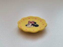1 st fat / tallrik. Miniatyr för dockskåp, tittskåp (gul)