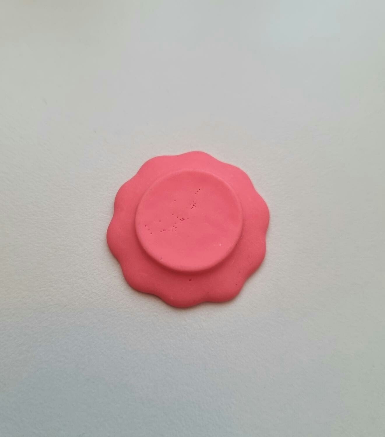 1 st fat / tallrik. Miniatyr för dockskåp, tittskåp (rosa)