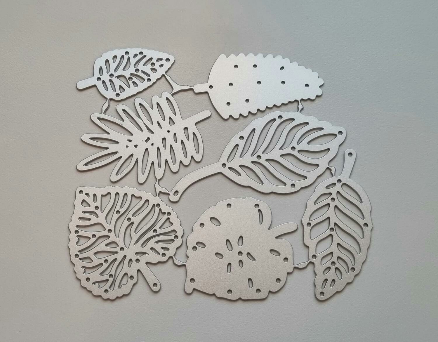 Scrapbooking, dies, cutting dies (7 st blad / löv)