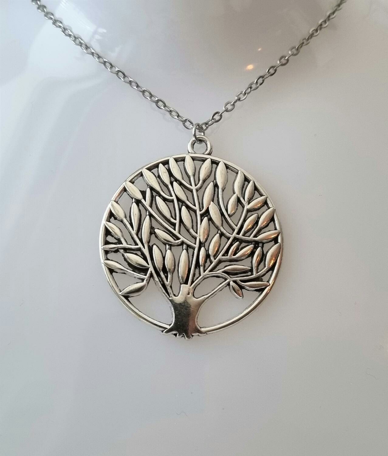 Halsband (50 cm) i rostfritt stål med stor berlock - Livets Träd (variant  1) - Fyndgren