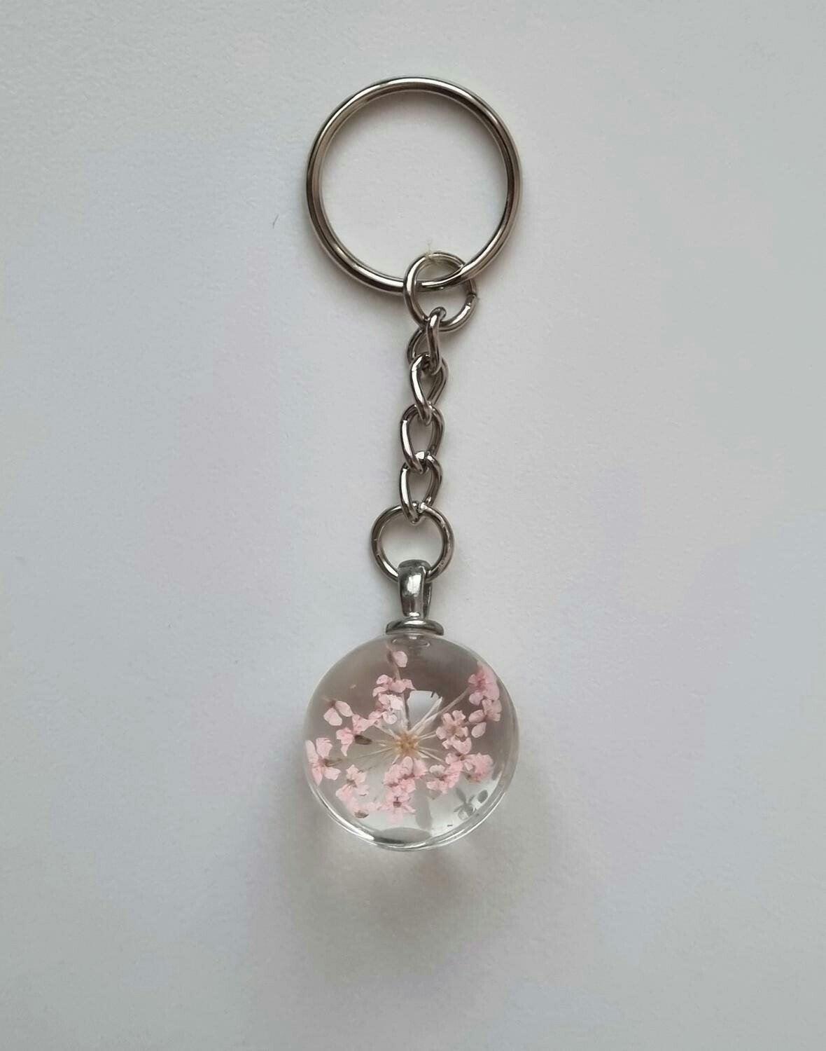 Nyckelring Glaskula glasboll med torkad blomma (rosa)