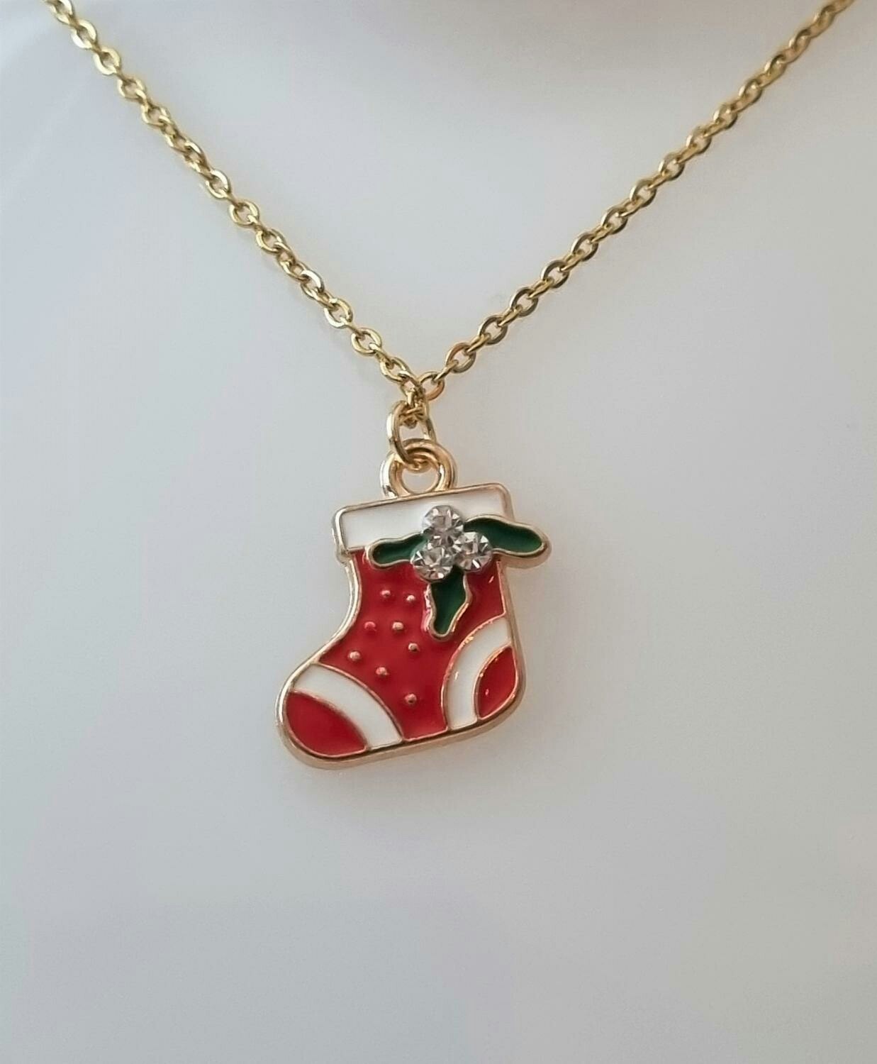 Halsband (45 cm) i rostfritt stål med söt berlock - Julstrumpa