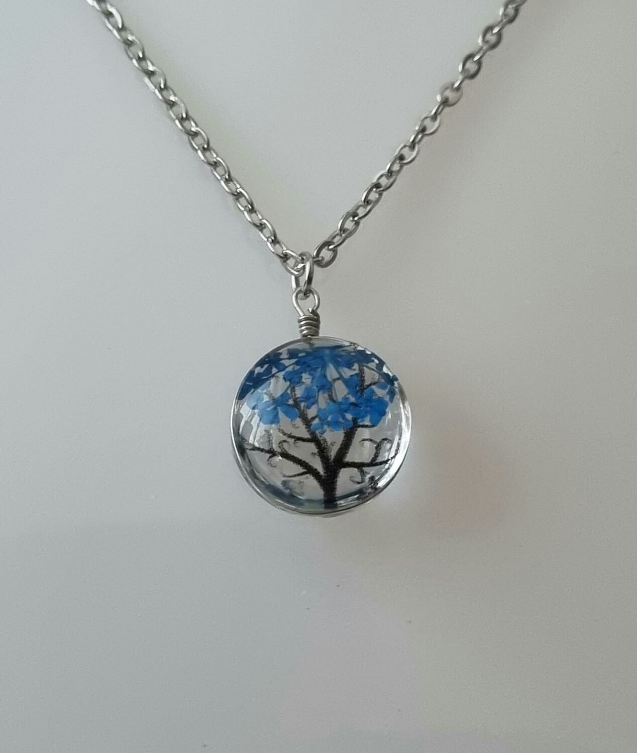 Halsband med rund glasberlock - Blått träd (45 cm lång kedja)