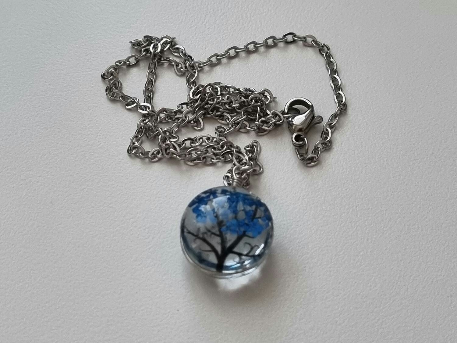 Halsband med rund glasberlock - Blått träd (45 cm lång kedja)